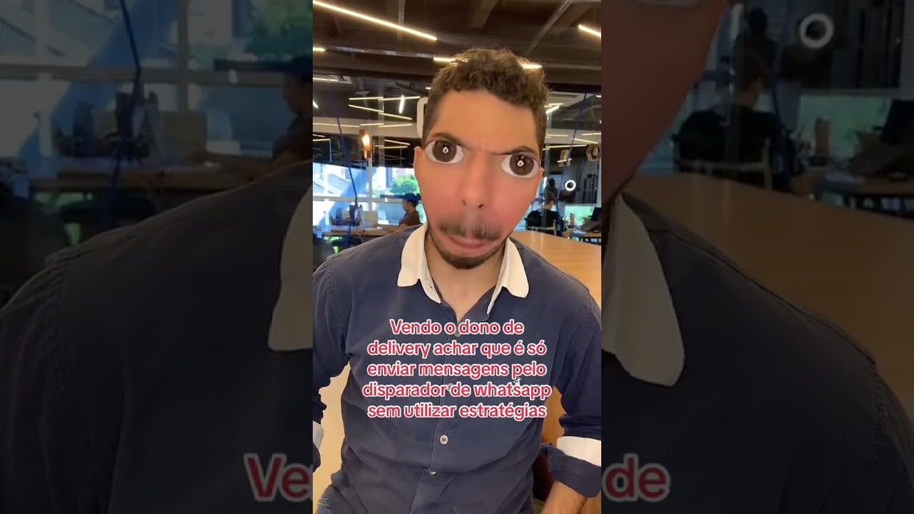 Vendo o dono de delivery enviando mensagens pelo disparador de WhatsApp sem utilizar estratégias